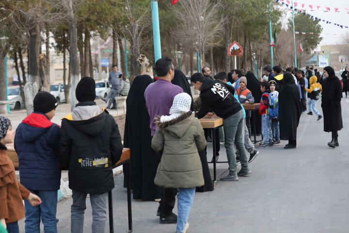 تصاویر/ برگزاری جشنواره ابربازی ها در پنجمین  پیاده راه ولیعصر امامشهر