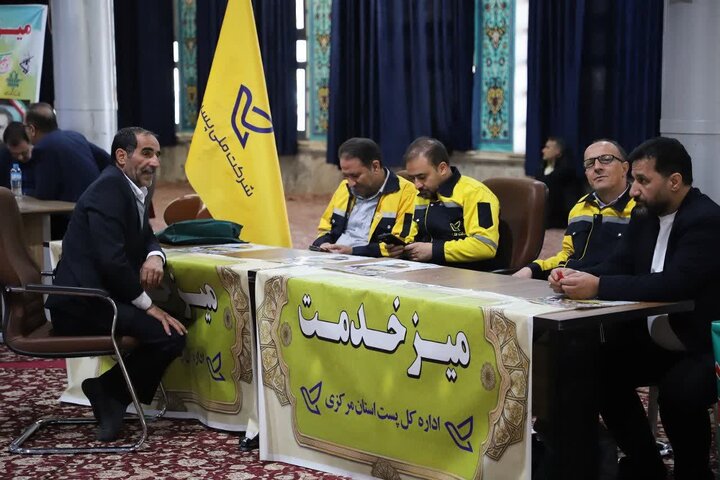 تصاویر/برپایی میز خدمت و حضور مسئولان استانی در مصلی اراک