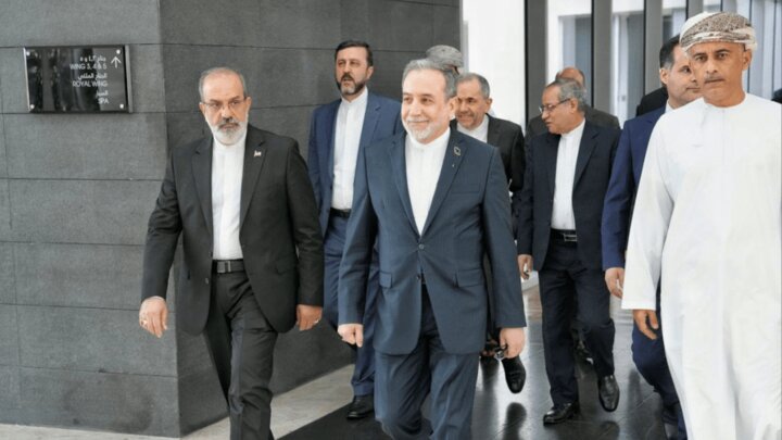 ایرانی وفد جوہری مذاکرات کے بعد ہوٹل واپس پہنچ گیا