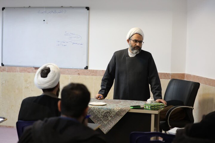 تصاویر/ روز دوم دوره نقد جریان الحاد و پوچگرایی در حوزه علمیه استان یزد برگزار شد