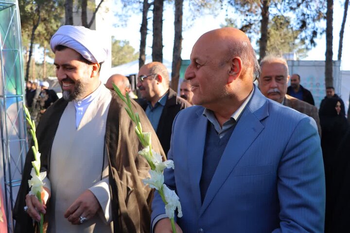 تصاویر/ گلباران و عطرافشانی مزار شهدای ادیان توحیدی