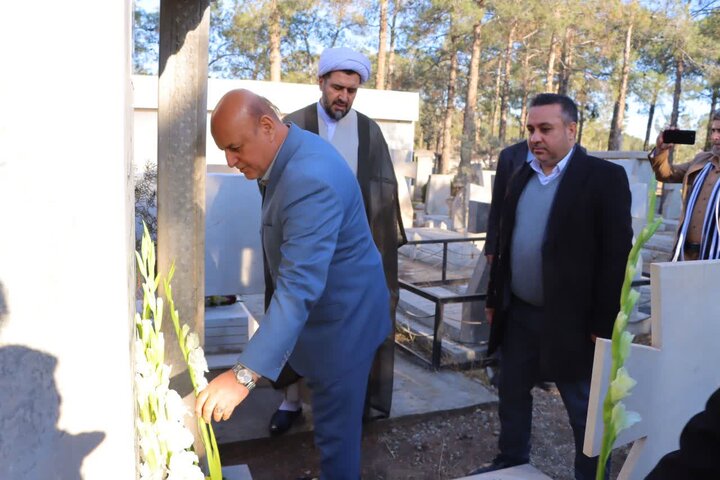 تصاویر/ گلباران و عطرافشانی مزار شهدای ادیان توحیدی