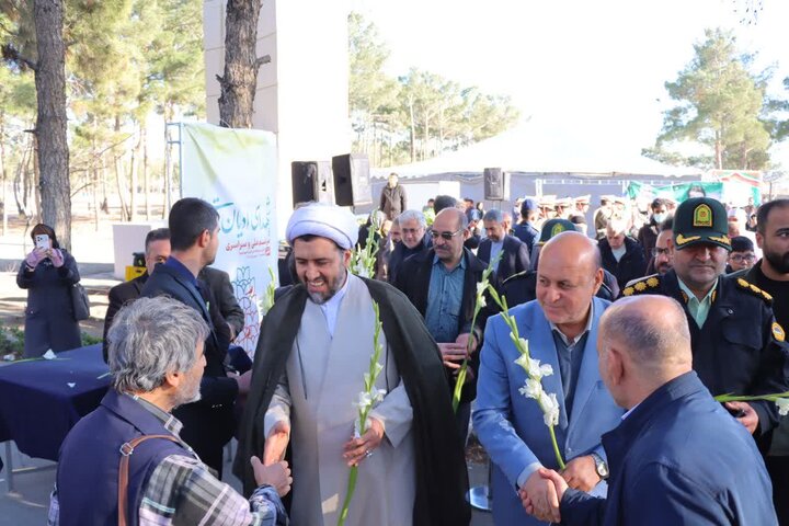 تصاویر/ گلباران و عطرافشانی مزار شهدای ادیان توحیدی