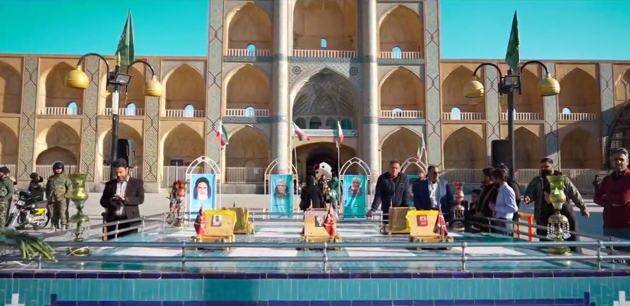 فیلم | ادای احترام مسئولین و مردم دارالعباده یزد به مقام شامخ شهدای گمنام و شهید محراب