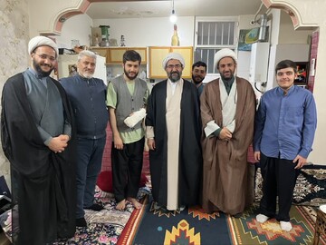 تجلیل مدیر حوزه علمیه استان تهران از طلبه جانباز مدرسه علمیه آیت الله ایروانی(ره) 