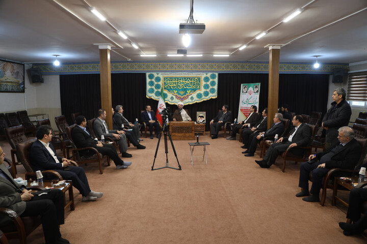 تصاویر /  دیدار رئیس سازمان اداری و استخدامی کشور با امام جمعه همدان