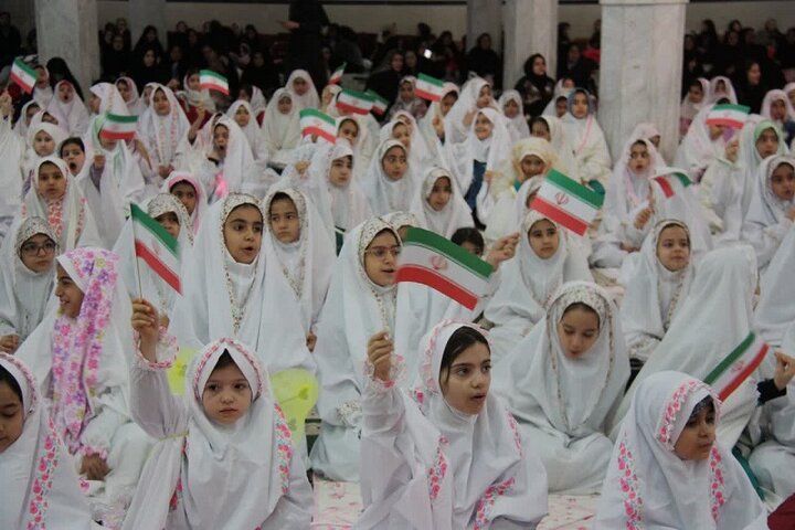 تصاویر/ مراسم جشن تکلیف دختران  دانش‌آموزان شهرستان هرسین