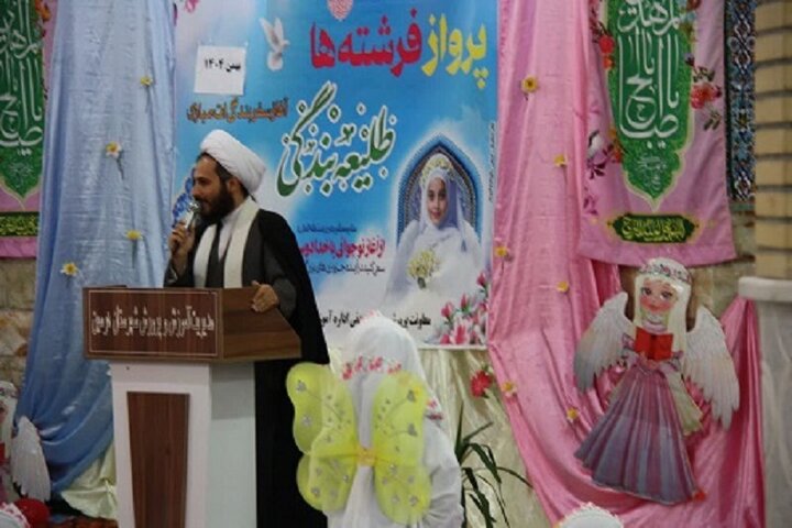 تصاویر/ مراسم جشن تکلیف دختران  دانش‌آموزان شهرستان هرسین