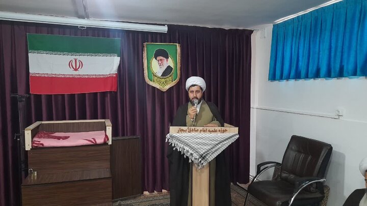 تصاویر/جلسه درس اخلاق هفتگی طلاب بیجاری به مناسبت دهه فجر