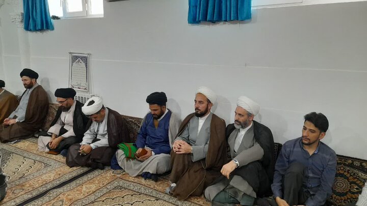 تصاویر/جلسه درس اخلاق هفتگی طلاب بیجاری به مناسبت دهه فجر