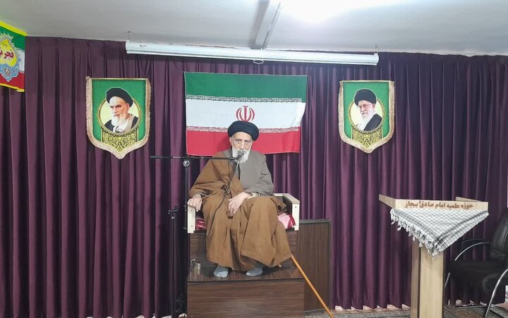 تصاویر/جلسه درس اخلاق هفتگی طلاب بیجاری به مناسبت دهه فجر