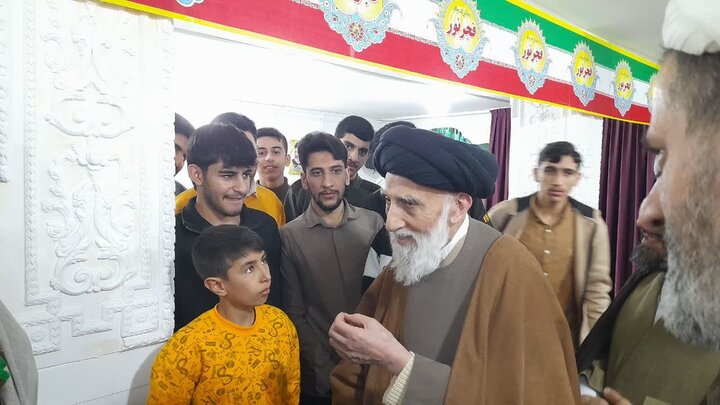 تصاویر/جلسه درس اخلاق هفتگی طلاب بیجاری به مناسبت دهه فجر