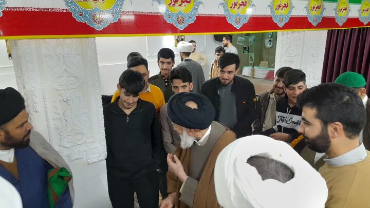 تصاویر/جلسه درس اخلاق هفتگی طلاب بیجاری به مناسبت دهه فجر