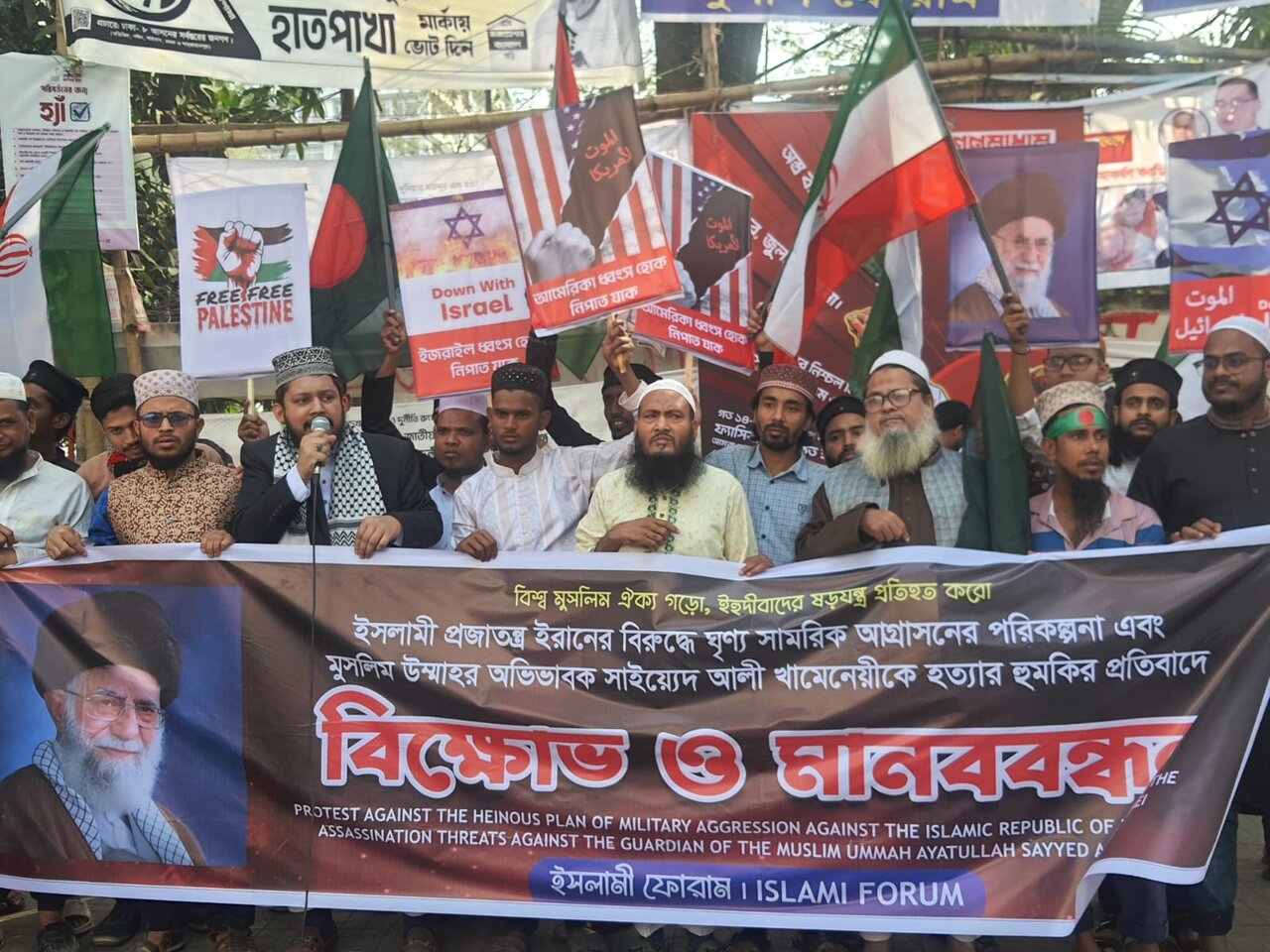 مردم بنگلادش در حمایت از آیت الله العظمی خامنهای و ایران اسلامی به خیابان ها آمدند