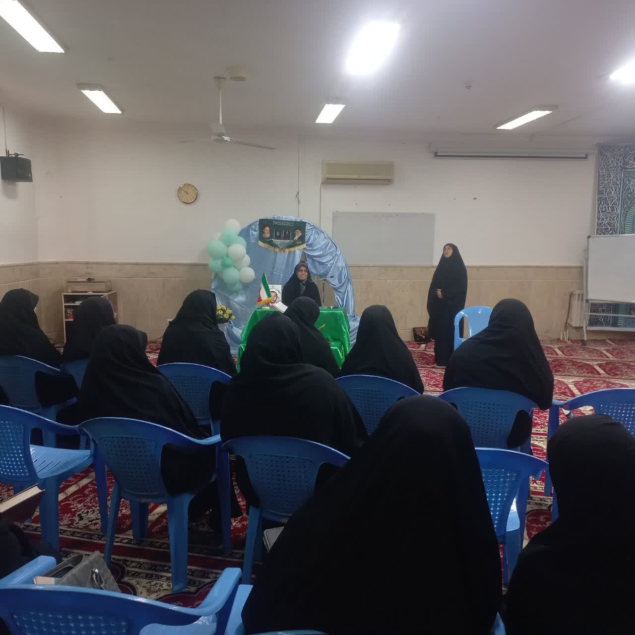 برگزاری محفل انس با قرآن کریم با حضور طلاب خواهر اردکانی+عکس