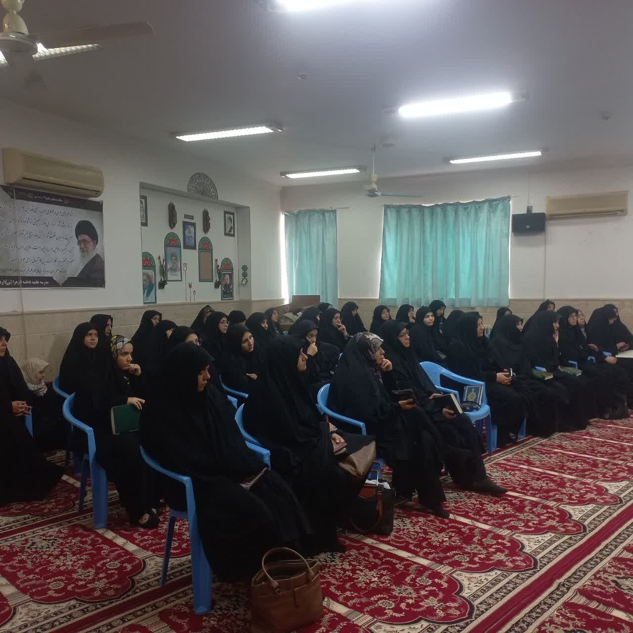 برگزاری محفل انس با قرآن کریم با حضور طلاب خواهر اردکانی+عکس