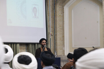 طلاب باید در متن جامعه حضور مؤثر داشته باشند