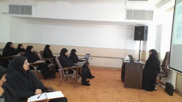 برگزاری کارگاه تخصصی پژوهشی «روش تحلیل مضمون» در میبد