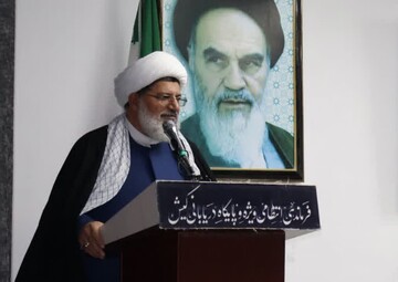 پلیس جمهوری اسلامی حاضر است آسیب ببیند اما مردم آسیب نبینند