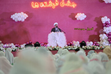 جشن تکلیف پنج‌ هزار دختر تبریزی؛ گامی ارزشمند در تربیت دینی نسل آینده