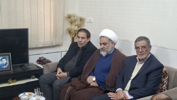 تصاویر/ ادای احترام به مقام شهدا با حضور معاون اجتماعی و پیشگیری از وقوع جرم قوه قضائیه در دلیجان