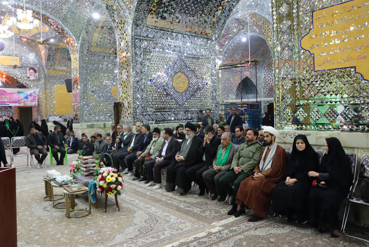 تصاویر/ غبارروبی ضریح مطهر امامزاده عبدالله(ع) با حضور امام جمعه بافق