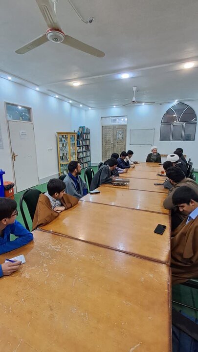 تصاویر/ نشست کانون‌ اخلاق و تربیت مدرسه علمیه امیرالمؤمنین (ع) آران و بیدگل