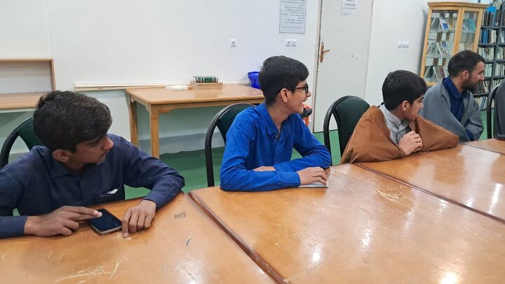 تصاویر/ نشست کانون‌ اخلاق و تربیت مدرسه علمیه امیرالمؤمنین (ع) آران و بیدگل