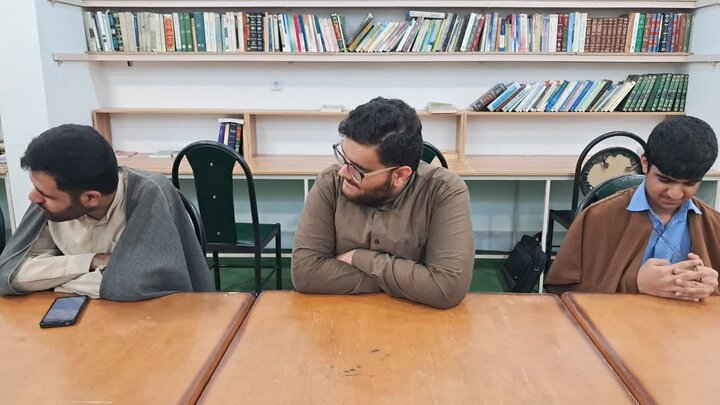 تصاویر/ نشست کانون‌ اخلاق و تربیت مدرسه علمیه امیرالمؤمنین (ع) آران و بیدگل