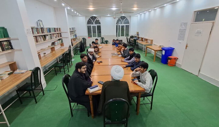 تصاویر/ نشست کانون‌ اخلاق و تربیت مدرسه علمیه امیرالمؤمنین (ع) آران و بیدگل