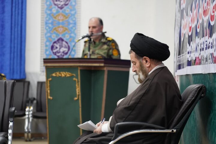 تصاویر/دیدار فرماندهان نیروهای مسلح با نماینده ولی فقیه در استان لرستان