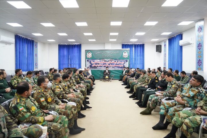 تصاویر/دیدار فرماندهان نیروهای مسلح با نماینده ولی فقیه در استان لرستان