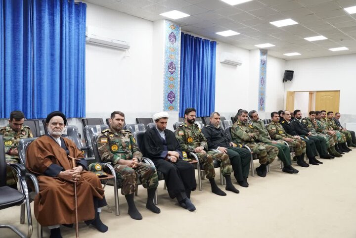 تصاویر/دیدار فرماندهان نیروهای مسلح با نماینده ولی فقیه در استان لرستان