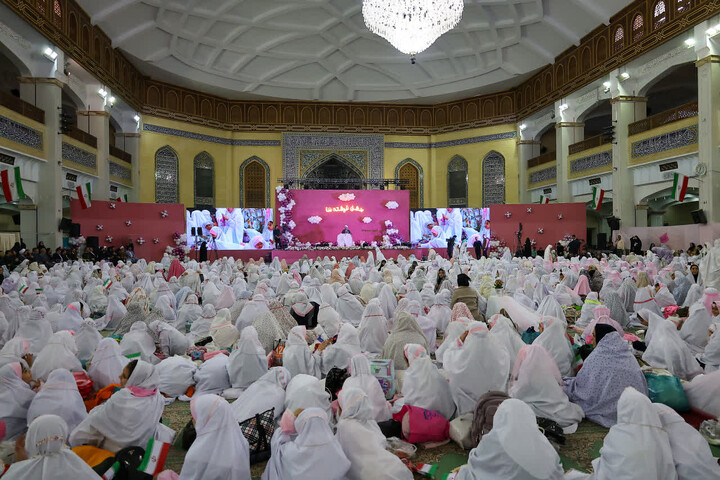 تصاویر / جشن تکلیف پنج‌هزار دختر تبریزی