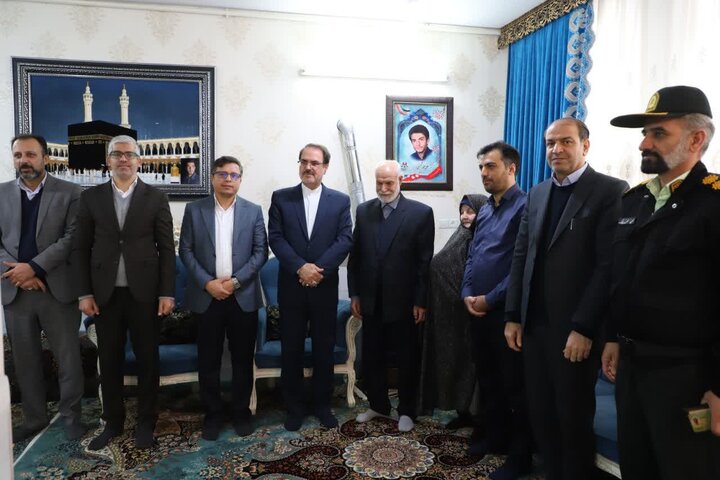 تصاویر/دیدار معاون قوه قضائیه و رئیس سازمان بازرسی کل کشور با خانواده شهید شمسی