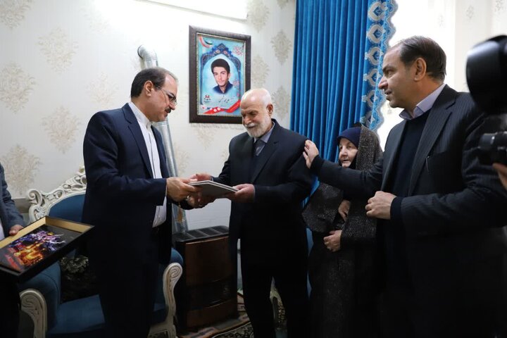 تصاویر/دیدار معاون قوه قضائیه و رئیس سازمان بازرسی کل کشور با خانواده شهید شمسی