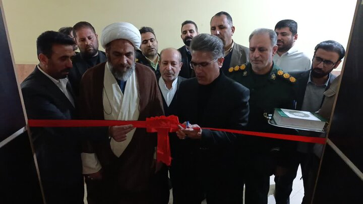 تصاویر/رونمایی از تابلو تمثال شهید پاسدار مهدی حیدری در اختتامیه جشنواره استانی پوستر و تصویرسازی نماز کوهدشت