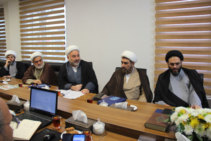 تصاویر / جلسه قرارگاه مساجد با حضور امام جمعه قزوین