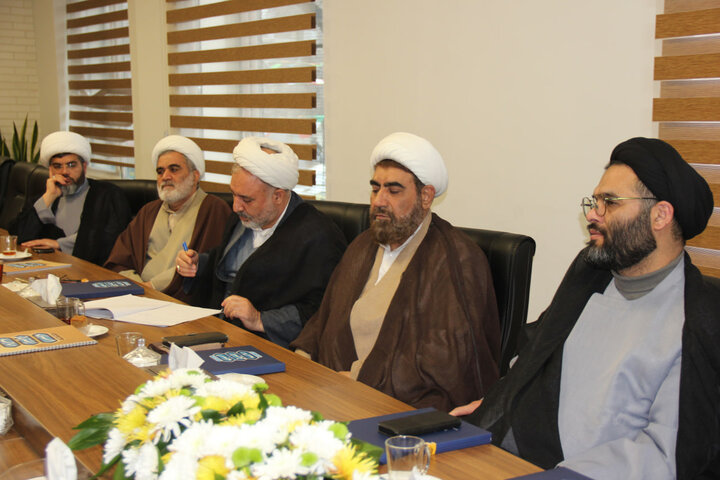 تصاویر / جلسه قرارگاه مساجد با حضور امام جمعه قزوین