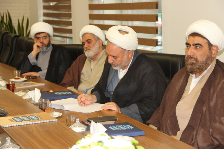 تصاویر / جلسه قرارگاه مساجد با حضور امام جمعه قزوین