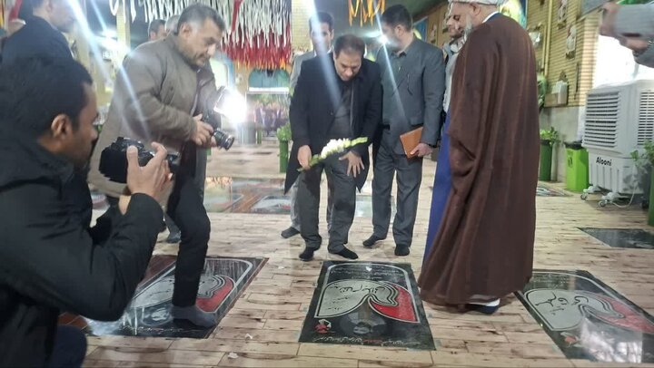 تصاویر/ادای احترام به مقام شهدا با حضور معاون اجتماعی و پیشگیری از وقوع جرم قوه قضائیه در دلیجان
