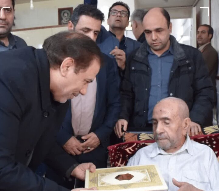 تصاویر/ادای احترام به مقام شهدا با حضور معاون اجتماعی و پیشگیری از وقوع جرم قوه قضائیه در دلیجان