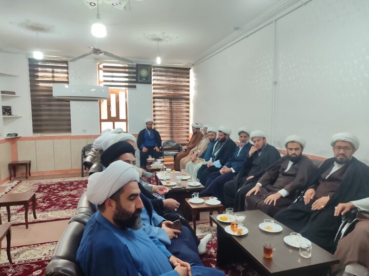 تصاویر/ جلسه روحانیون در شهرستان دره شهر