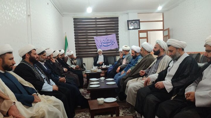 تصاویر/ جلسه روحانیون در شهرستان دره شهر