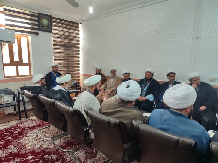 تصاویر/ جلسه روحانیون در شهرستان دره شهر