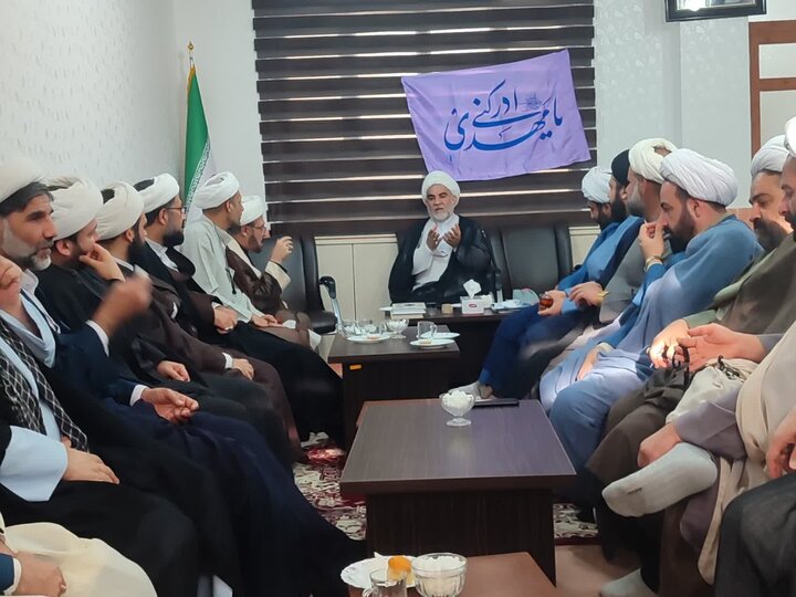 تصاویر/ جلسه روحانیون در شهرستان دره شهر