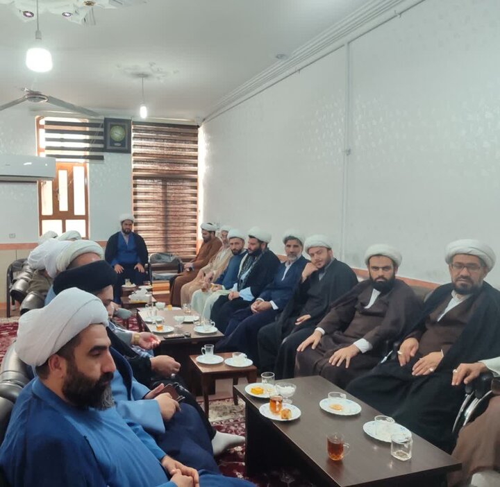 تصاویر/ جلسه روحانیون در شهرستان دره شهر