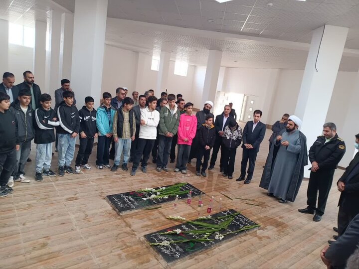 غبارروبی مزار شهدای گمنام در شهرستان چرداول