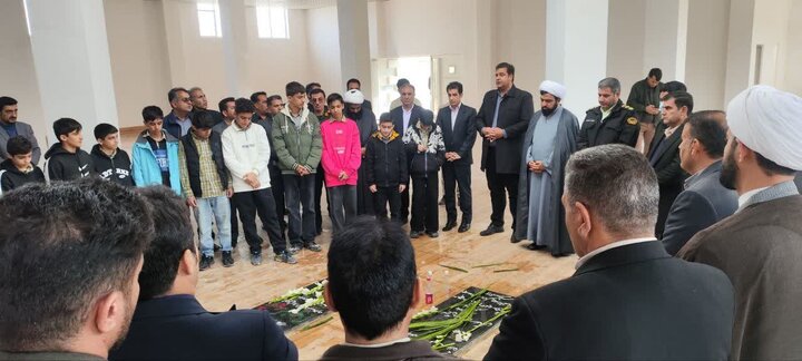 غبارروبی مزار شهدای گمنام در شهرستان چرداول