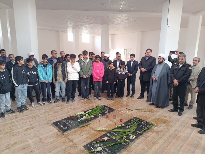 غبارروبی مزار شهدای گمنام در شهرستان چرداول